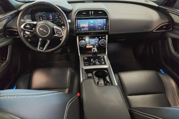 Used Jaguar XEL 2021 2.0T 250 PS R-DYNAMIC SE Tech Sport Edition Center Console