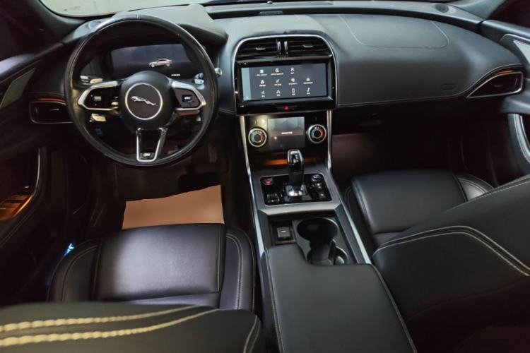 Used Jaguar XEL 2021 2.0T 250 PS R-DYNAMIC SE Tech Sport Edition Center Console