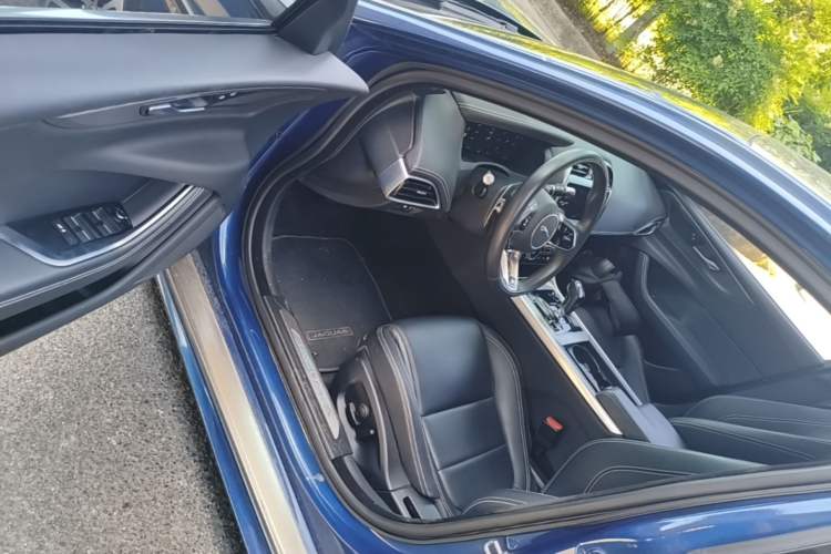 Used Jaguar XEL 2021 2.0T 250 PS R-DYNAMIC S Advanced Sport Edition Driver Seat