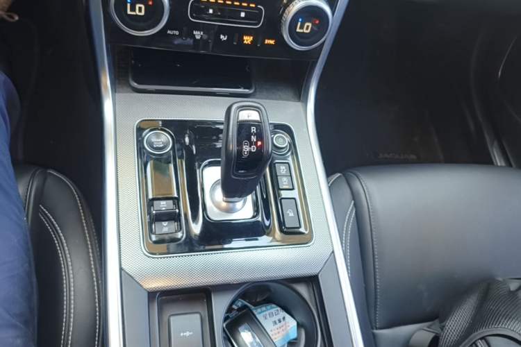 Used Jaguar XEL 2021 2.0T 250 PS R-DYNAMIC S Advanced Sport Edition Gear Lever