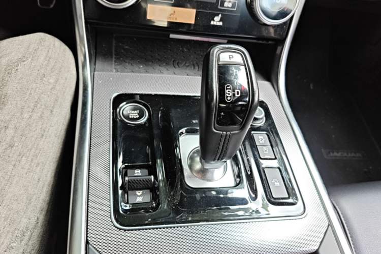 Used Jaguar XEL 2021 2.0T 250 PS R-DYNAMIC SE Tech Sport Edition Gear Lever