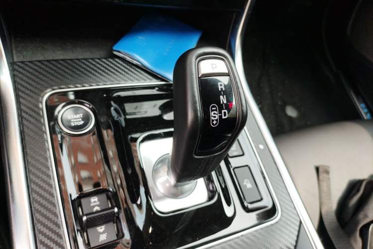 Used Jaguar XEL 2021 2.0T 250 PS S Progressive Elegance Edition Gear Lever