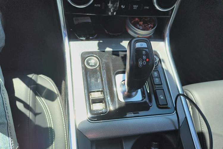 Used Jaguar XEL 2021 2.0T 250 PS R-DYNAMIC S Advanced Sport Edition Gear Lever