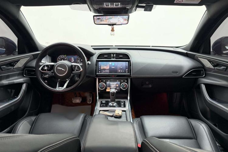 Used Jaguar XEL 2021 2.0T 250 PS R-DYNAMIC SE Tech Sport Edition Interior 2