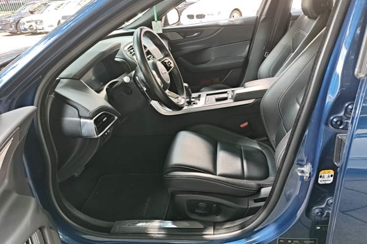 Used Jaguar XEL 2021 2.0T 250 PS R-DYNAMIC SE Tech Sport Edition Left Front Seat