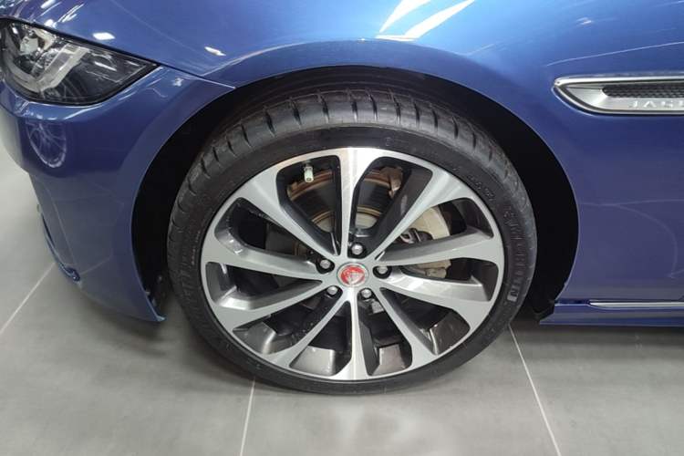 Used Jaguar XEL 2021 2.0T 250 PS R-DYNAMIC SE Tech Sport Edition Left Front Wheel Hub