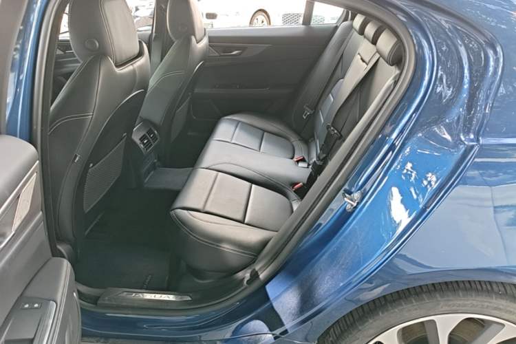Used Jaguar XEL 2021 2.0T 250 PS R-DYNAMIC SE Tech Sport Edition Left Rear Seat