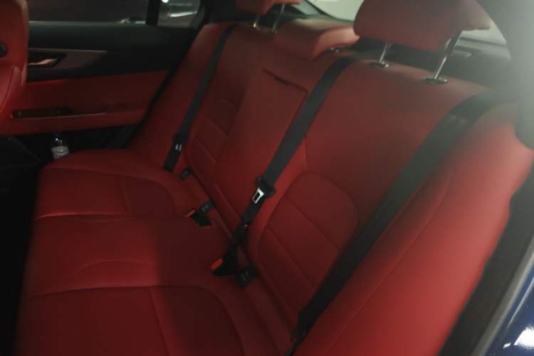 Used Jaguar XEL 2021 2.0T 250 PS R-DYNAMIC S Advanced Sport Edition Left Rear Seat