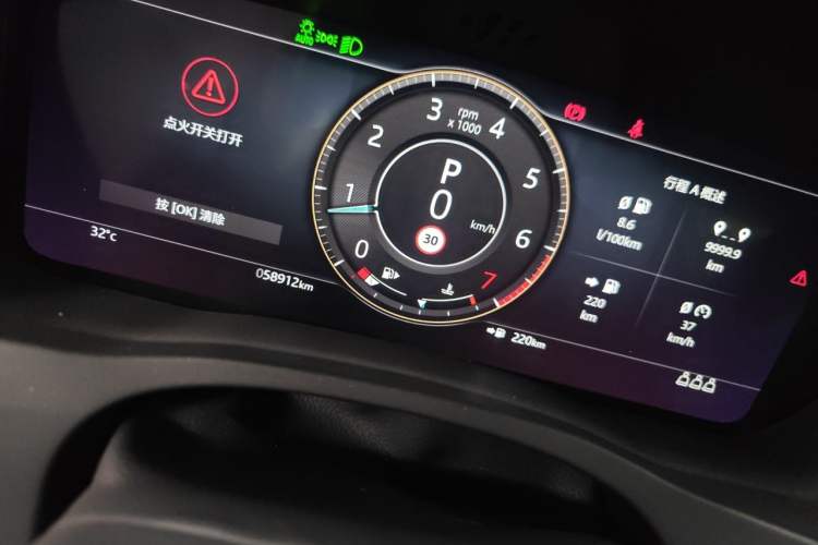 Used Jaguar XEL 2021 2.0T 250 PS R-DYNAMIC S Advanced Sport Edition Odometer Close Up