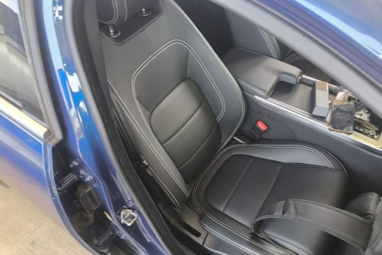 Used Jaguar XEL 2021 2.0T 250 PS R-DYNAMIC SE Tech Sport Edition Right Front Seat