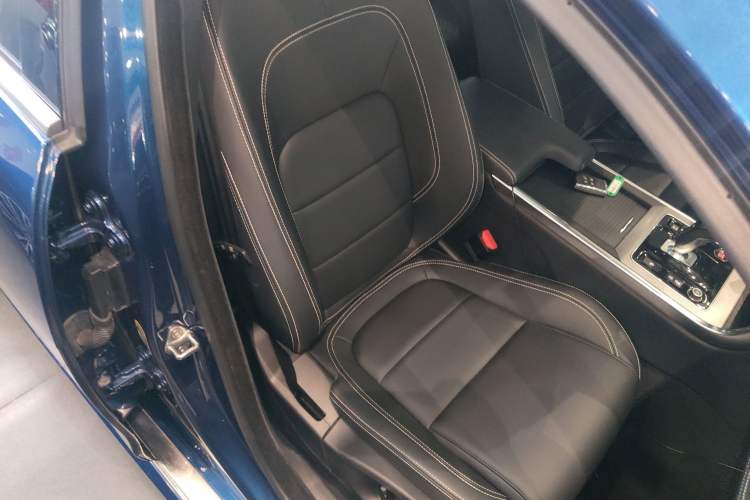 Used Jaguar XEL 2021 2.0T 250 PS R-DYNAMIC SE Tech Sport Edition Right Front Seat