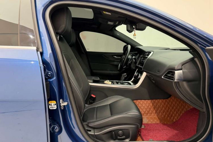 Used Jaguar XEL 2021 2.0T 250 PS R-DYNAMIC SE Tech Sport Edition Right Front Seat