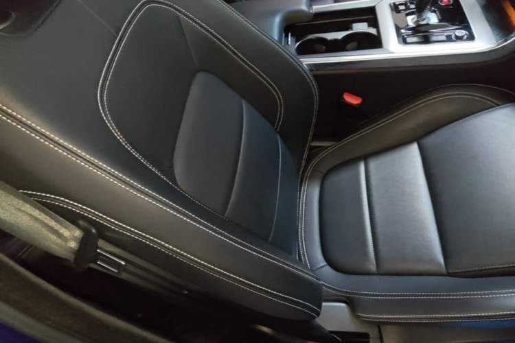 Used Jaguar XEL 2021 2.0T 250 PS R-DYNAMIC SE Tech Sport Edition Right Front Seat