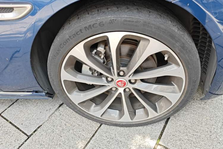 Used Jaguar XEL 2021 2.0T 250 PS R-DYNAMIC SE Tech Sport Edition Right Front Wheel Hub