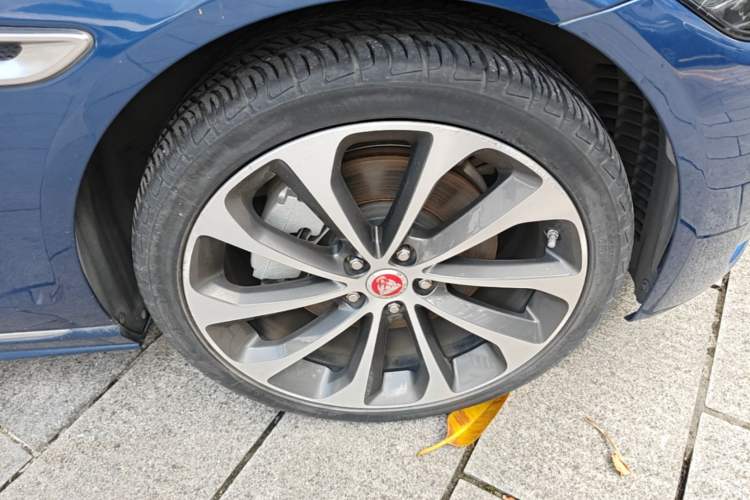 Used Jaguar XEL 2021 2.0T 250 PS R-DYNAMIC SE Tech Sport Edition Right Front Wheel Hub