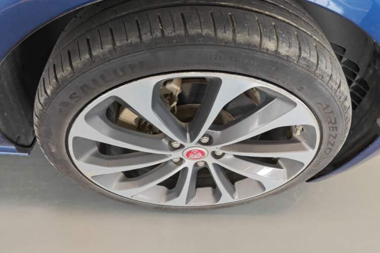 Used Jaguar XEL 2021 2.0T 250 PS R-DYNAMIC SE Tech Sport Edition Right Front Wheel Hub