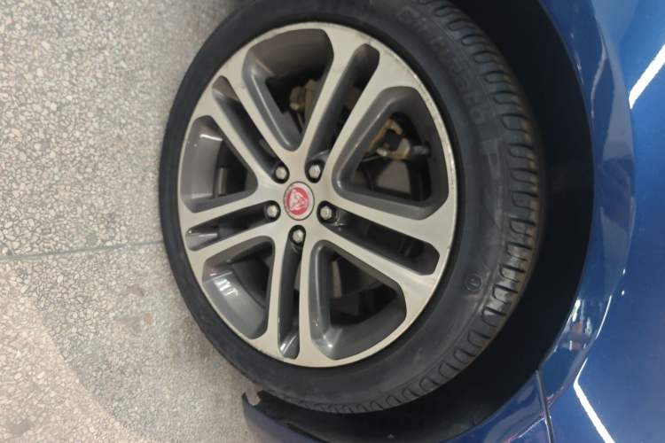 Used Jaguar XEL 2021 2.0T 250 PS R-DYNAMIC S Advanced Sport Edition Right Front Wheel Hub