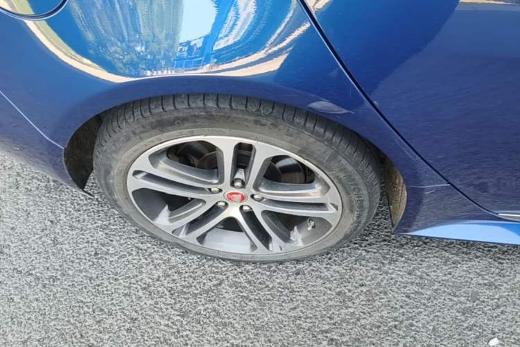 Used Jaguar XEL 2021 2.0T 250 PS R-DYNAMIC S Advanced Sport Edition Right Rear Wheel Hub
