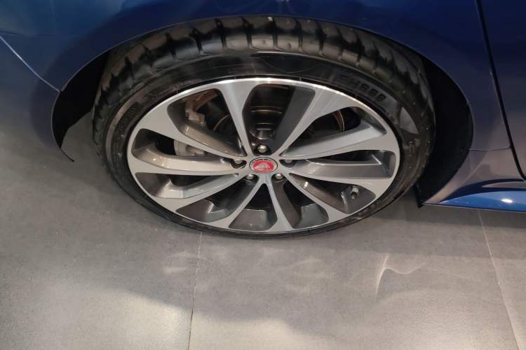 Used Jaguar XEL 2021 2.0T 250 PS R-DYNAMIC SE Tech Sport Edition Right Rear Wheel Hub