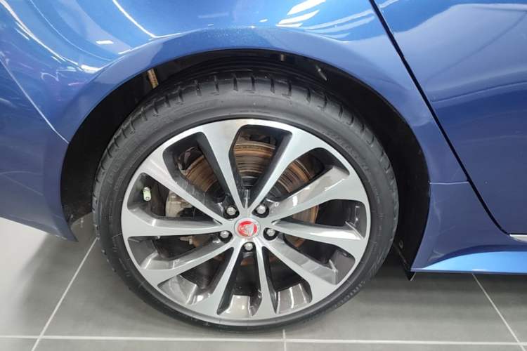 Used Jaguar XEL 2021 2.0T 250 PS R-DYNAMIC SE Tech Sport Edition Right Rear Wheel Hub