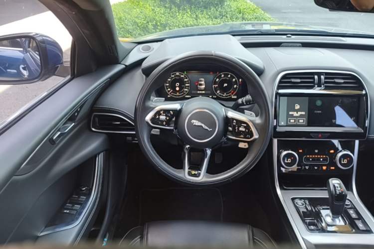 Used Jaguar XEL 2021 2.0T 250 PS R-DYNAMIC S Advanced Sport Edition Steering Wheel