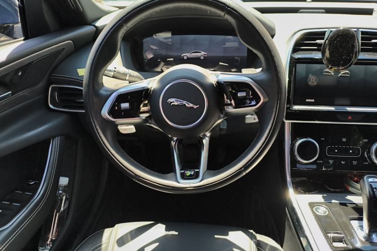 Used Jaguar XEL 2021 2.0T 250 PS R-DYNAMIC S Advanced Sport Edition Steering Wheel