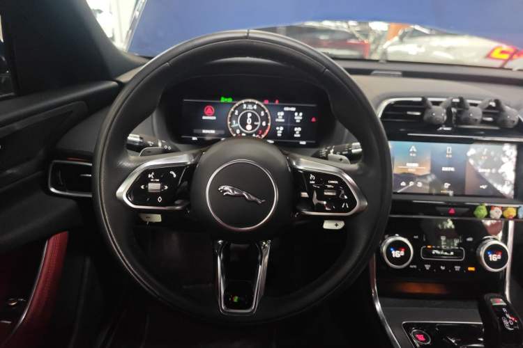 Used Jaguar XEL 2021 2.0T 250 PS R-DYNAMIC S Advanced Sport Edition Steering Wheel
