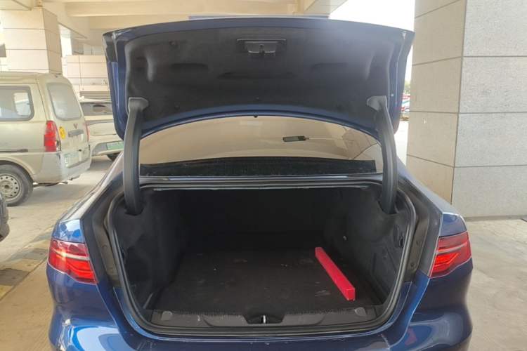 Used Jaguar XEL 2021 2.0T 250 PS R-DYNAMIC SE Tech Sport Edition Trunk