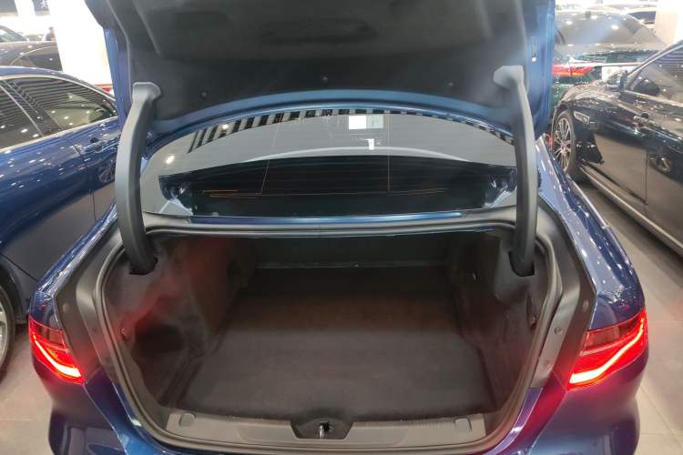 Used Jaguar XEL 2021 2.0T 250 PS R-DYNAMIC SE Tech Sport Edition Trunk