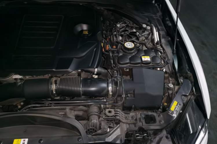 Used Jaguar XEL 2021 2.0T 250 PS S Progressive Elegance Edition Engine Bay Left