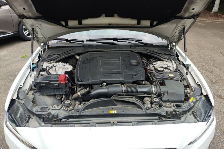 Used Jaguar XEL 2021 2.0T 250 PS Black Edition Sport Version Engine Bay