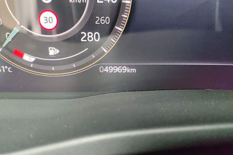 Used Jaguar XEL 2021 2.0T 250 PS Black Edition Sport Version Odometer Close Up