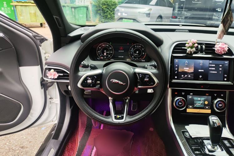 Used Jaguar XEL 2021 2.0T 250 PS Black Edition Sport Version Steering Wheel