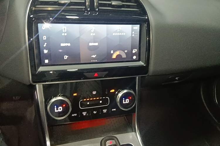 Used Jaguar XEL 2021 2.0T 200PS R-DYNAMIC Youth Sports Edition Audio And AC Panel