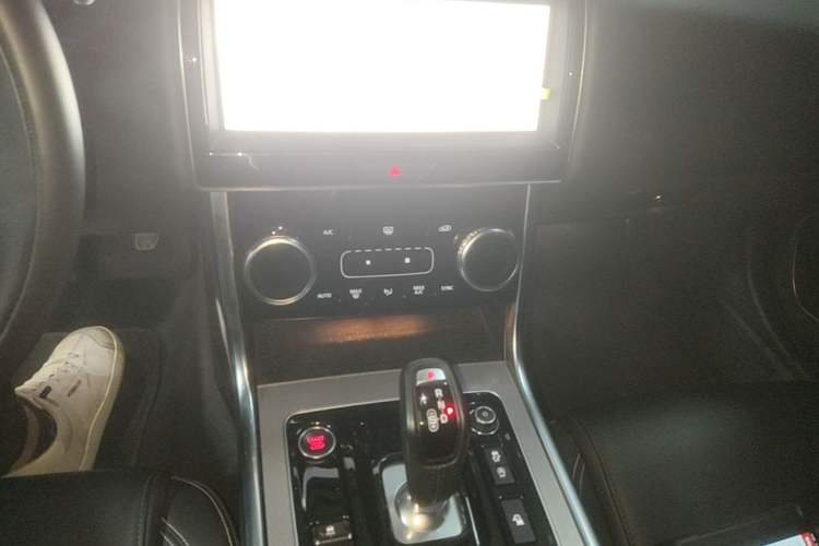 Used Jaguar XEL 2021 2.0T 200PS R-DYNAMIC Youth Sports Edition Audio And AC Panel