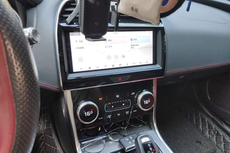 Used Jaguar XEL 2021 2.0T 200PS R-DYNAMIC Youth Sports Edition Audio And AC Panel