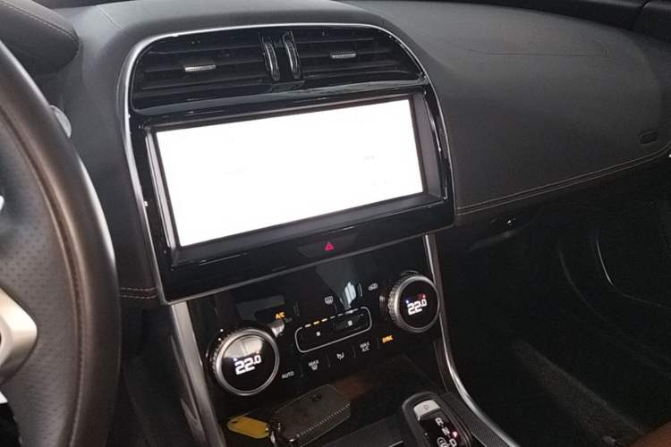 Used Jaguar XEL 2021 2.0T 250 PS R-DYNAMIC S Advanced Sport Edition Audio And AC Panel
