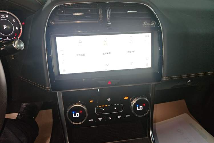 Used Jaguar XEL 2021 2.0T 250 PS R-DYNAMIC S Advanced Sport Edition Audio And AC Panel
