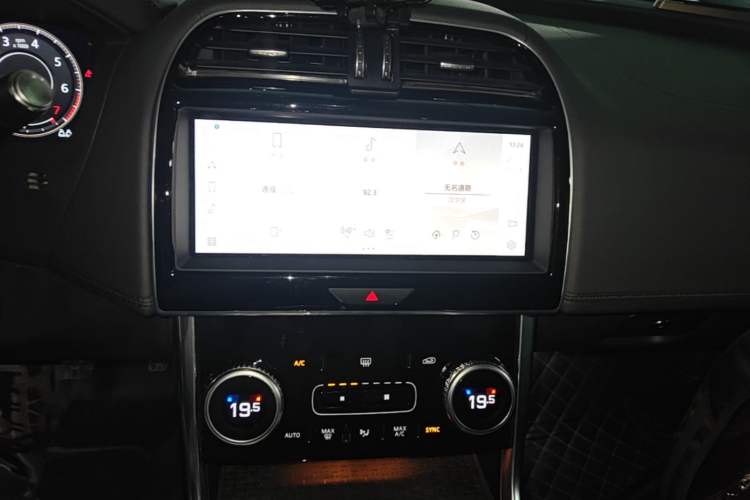 Used Jaguar XEL 2021 2.0T 250 PS S Progressive Elegance Edition Audio And AC Panel