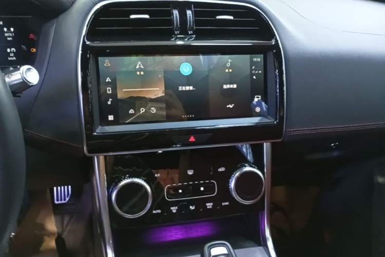 Used Jaguar XEL 2021 2.0T 250 PS R-DYNAMIC S Advanced Sport Edition Audio And AC Panel