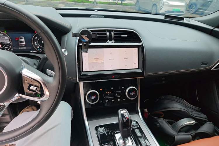Used Jaguar XEL 2021 2.0T 250 PS R-DYNAMIC S Advanced Sport Edition Audio And AC Panel