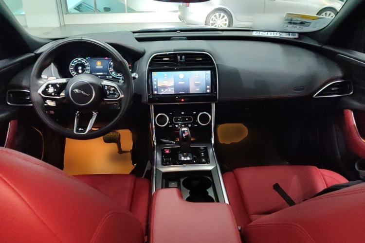 Used Jaguar XEL 2021 2.0T 250 PS R-DYNAMIC S Advanced Sport Edition Center Console
