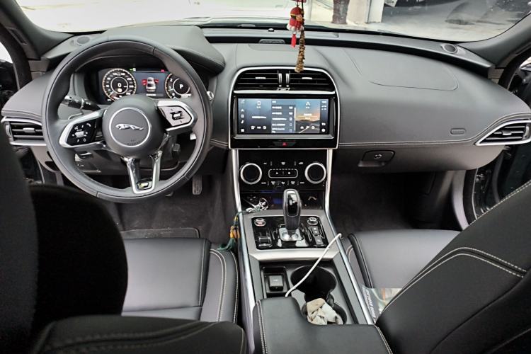 Used Jaguar XEL 2021 2.0T 250 PS R-DYNAMIC S Advanced Sport Edition Center Console