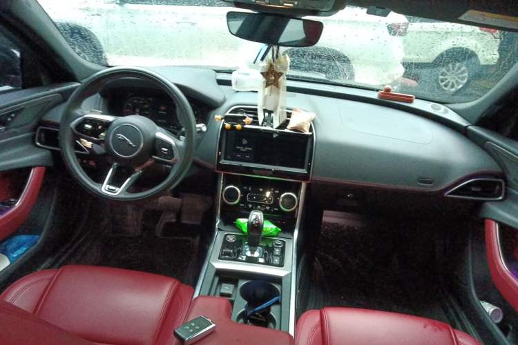 Used Jaguar XEL 2021 2.0T 250 PS R-DYNAMIC S Advanced Sport Edition Center Console