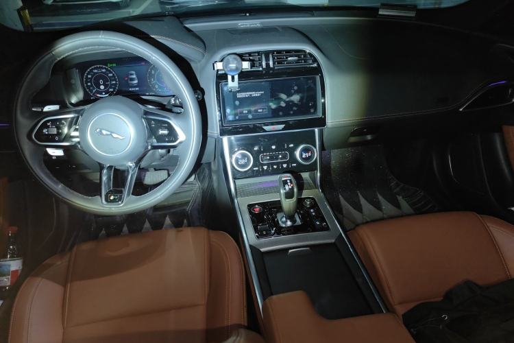 Used Jaguar XEL 2021 2.0T 250 PS R-DYNAMIC S Advanced Sport Edition Center Console