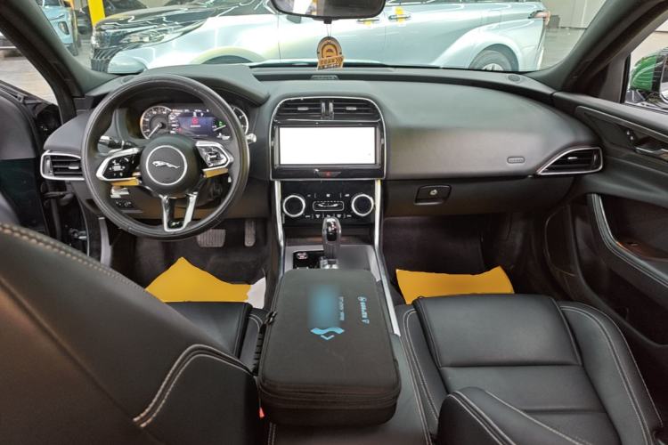 Used Jaguar XEL 2021 2.0T 200PS R-DYNAMIC Youth Sports Edition Center Console