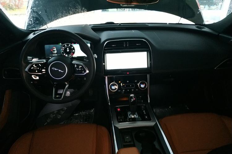 Used Jaguar XEL 2021 2.0T 250 PS R-DYNAMIC S Advanced Sport Edition Center Console