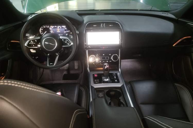 Used Jaguar XEL 2021 2.0T 200PS R-DYNAMIC Youth Sports Edition Center Console