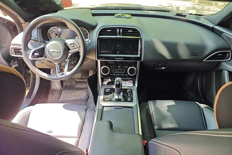 Used Jaguar XEL 2021 2.0T 200PS R-DYNAMIC Youth Sports Edition Center Console