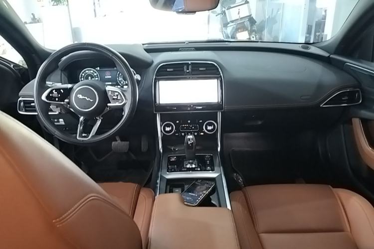 Used Jaguar XEL 2021 2.0T 250 PS R-DYNAMIC S Advanced Sport Edition Center Console